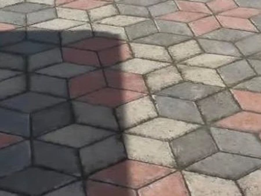 Paving motif 3D kombinasi tiga warna